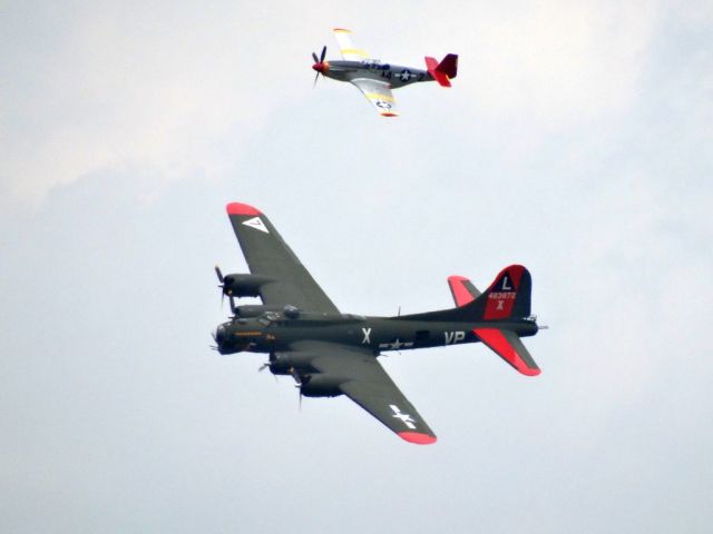 Boeing B-17 Flying Fortress (N7227C)