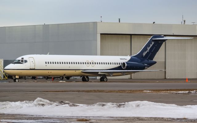 McDonnell Douglas DC-9-30 (N697BJ)