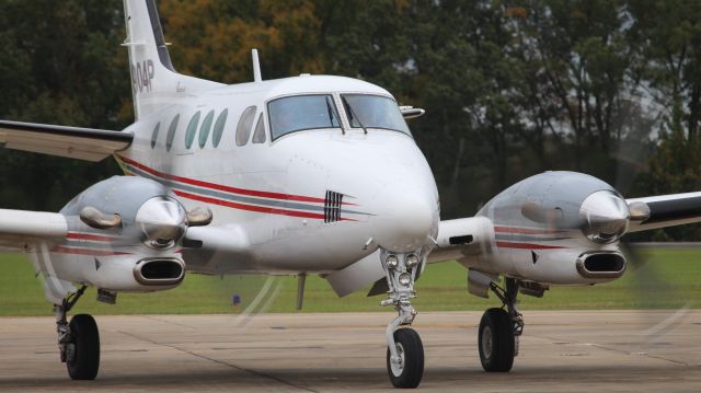 Beechcraft King Air 90 (N904P)