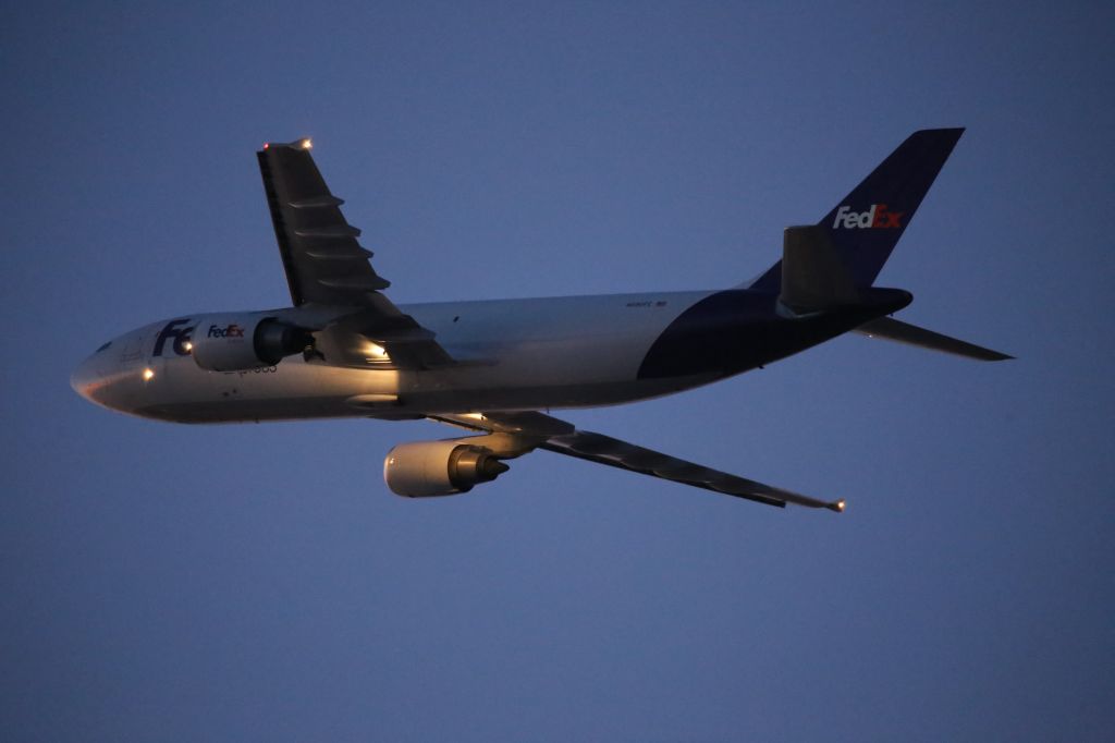 Airbus A300F4-600 (N690FE)