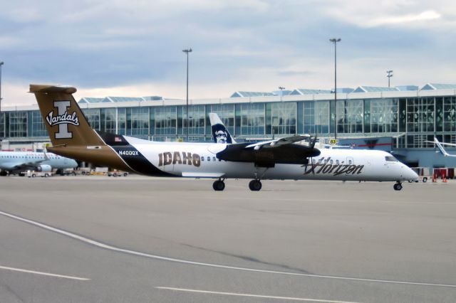 de Havilland Dash 8-400 (N400QX)