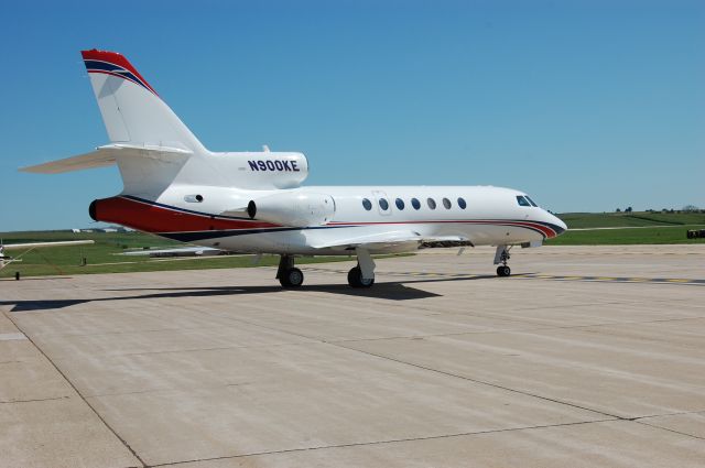 Dassault Falcon 50 (N900KE) - Dassault Mystere 50 taxis at KDBQ prior to departure to PANC on 08-02-2008.