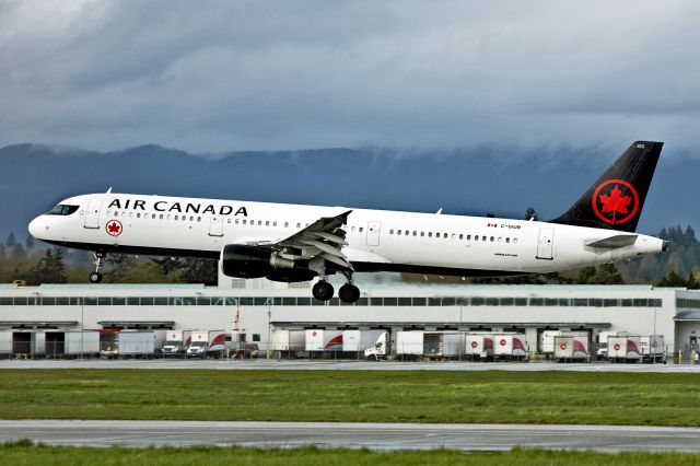 Airbus A321 (C-GIUB)