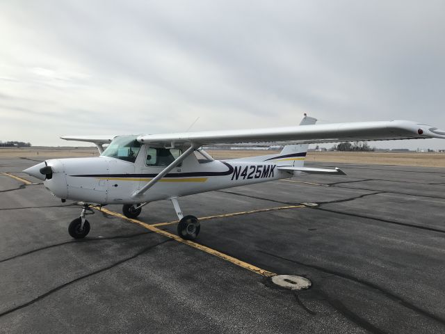 Cessna 152 (N425MK) - NSA Fuel Stop