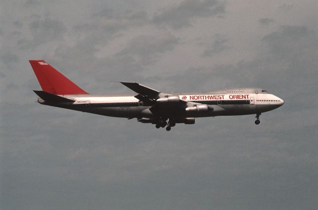 Boeing 747-200 (N622US) - Final Approach to Narita Intl Airport Rwy34 on 1988/05/05