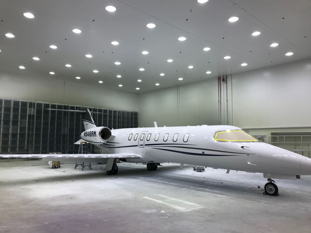 Bombardier Learjet 75 (N946RM) - Fresh stripes.