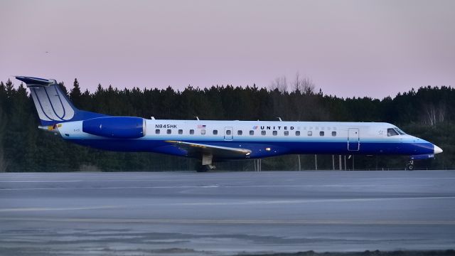 Embraer ERJ-145 (N845HK)