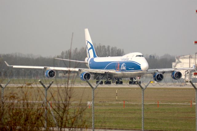 Boeing 747-200 (VP-BIM)