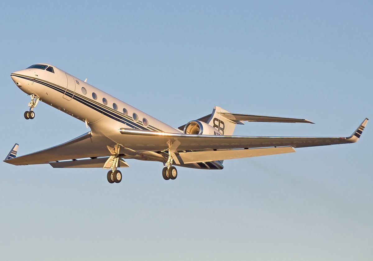 Gulfstream Aerospace Gulfstream V (N1EB) - Climbing out of RWY27