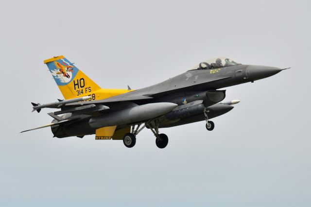 Lockheed F-16 Fighting Falcon (90-0758) - 5-L 05-28-23