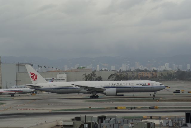 BOEING 777-300 (B-2086) - Air China B777-39LER cn38667