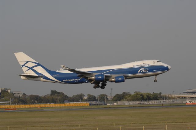 Boeing 747-400 (VP-BIM) - Landing at Narita Intl Airport 16R on 2010/5/2