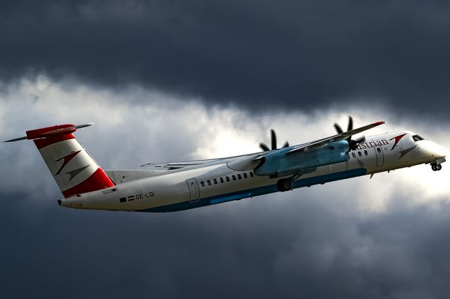 de Havilland Dash 8-400 (OE-LGI)