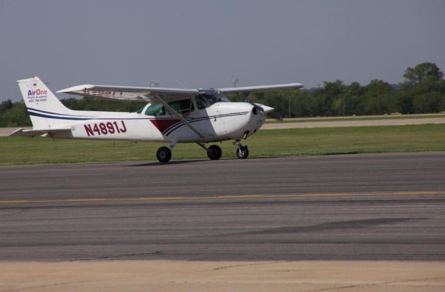 Cessna Skyhawk (N4891J)