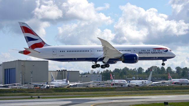 Boeing 787-9 Dreamliner (G-ZBKA) - BOE362 on final to Rwy 16R to complete its B1 flight on 9/7/15. (ln 346 / cn 38616). This is the first B789 for BAW. 