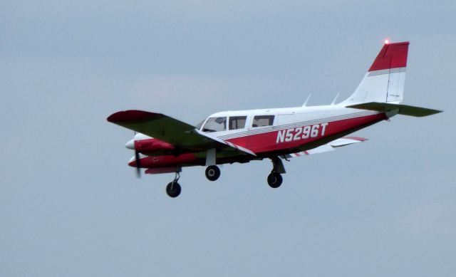 Piper Seneca (N5296T) - On final is this 1972 Piper Seneca PA34-200 in the Spring of 2019.