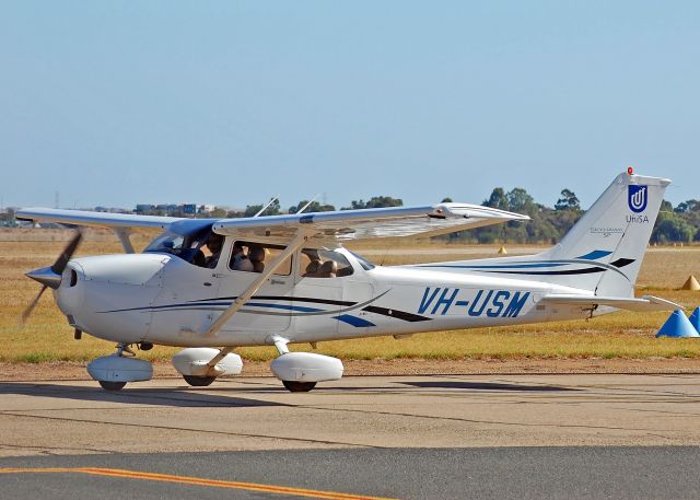 Cessna Skyhawk (VH-USM) - UNISA - UNIVERSITY OF SOUTH AUSTRALIA - CESSNA 172S SKYHAWK SP - REG VH-USM (CN 172S-10291) - PARAFIELD ADELAIDE SA. AUSTRALIA - YPPF (2/4/2015)