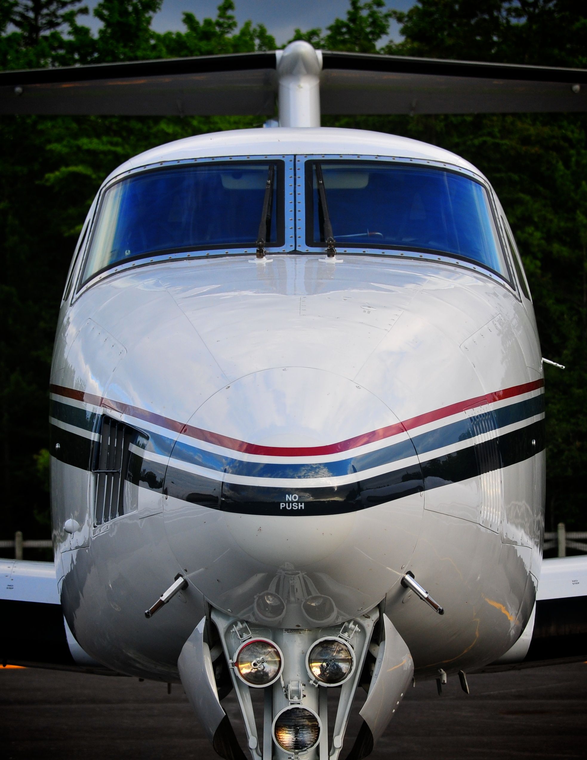 Beechcraft Super King Air 200 (N702MA)