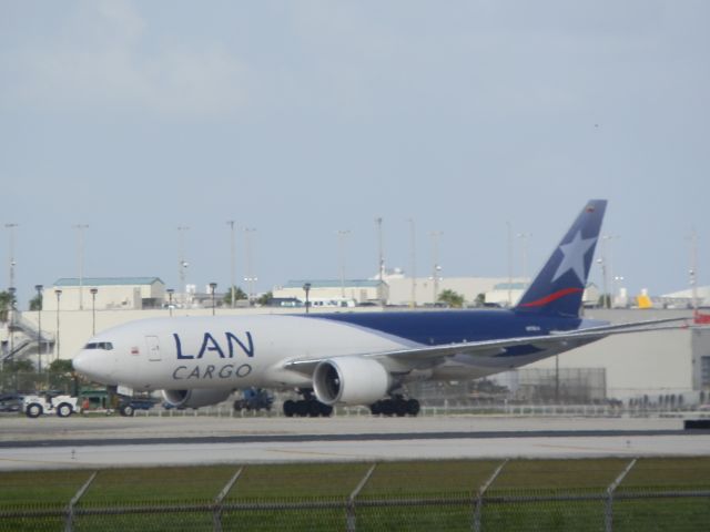 BOEING 777-200LR (N776LA)