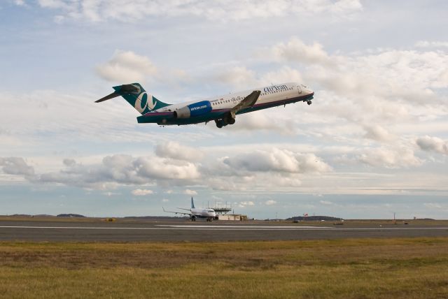 Boeing 717-200 (N950AT) - Citrus FL120 departing Boston on its farewell flight to ATL on 12.28.2014