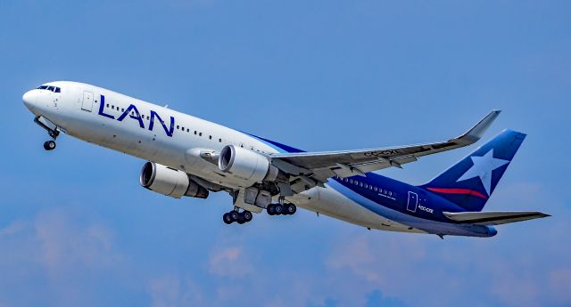 BOEING 767-300 (CC-CXE) - CC-CXE LATAM Airlines Chile Boeing 767-316(ER) s/n 35696 - Los Angeles International Airport (IATA: LAX, ICAO: KLAX, FAA LID: LAX)br /Photo: TDelCorobr /September 3, 2017