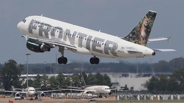 Airbus A319 (N910FR) - "Sal" departing 36C.