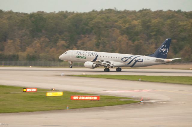 EMBRAER 175 (long wing) (EI-RND)