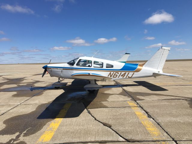 Piper Cherokee (N6141J)