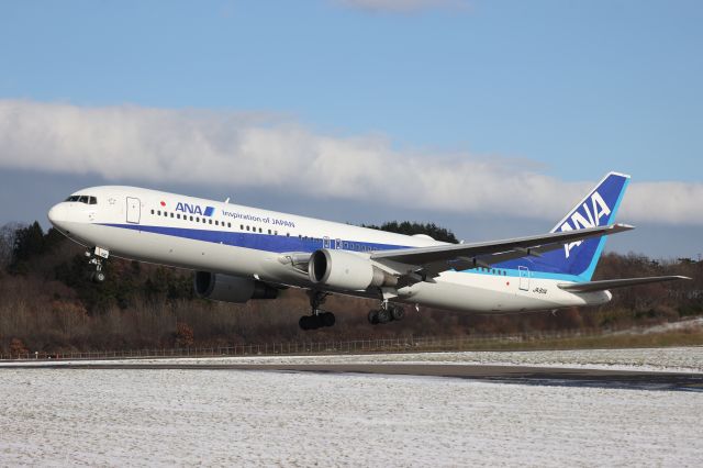 BOEING 767-300 (JA611A) - December 02, 2023:HKD-ITM.