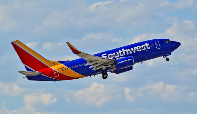 Boeing 737-700 (N7718B) - N7718B Southwest Airlines 2005 Boeing  737-76N serial 32665 / 1827 - ex AirTran Airways N287ATbr /br /McCarran International Airport (LAS / KLAS)br /USA - Nevada May 28, 2015br /Photo: Tomás Del Coro