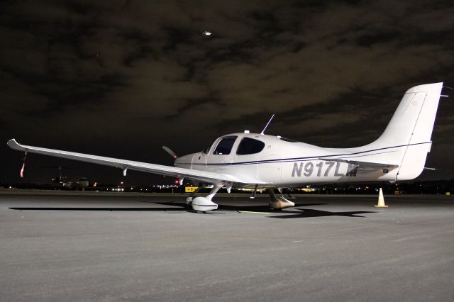 Cirrus SR-20 (N917LM) - Beverly Flight Center's Cirrus SR20-G6.