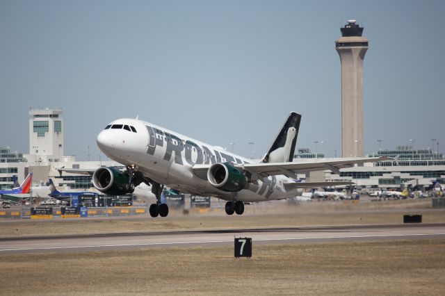 Airbus A319 (N949FR) - Taking off on 17R
