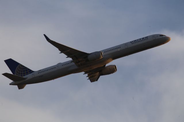 BOEING 757-300 (N75861)