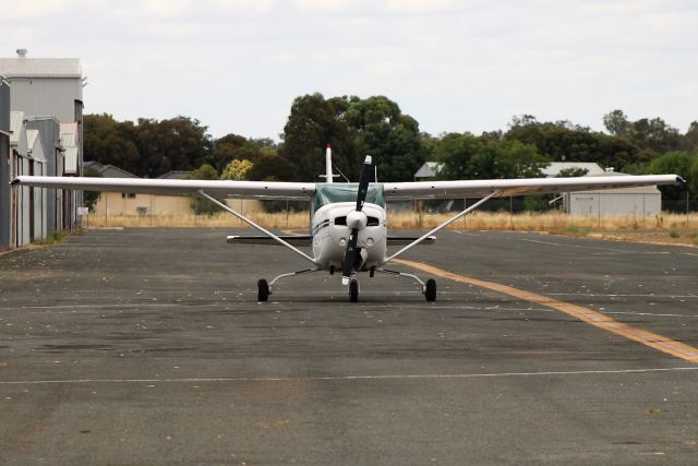 Cessna Skylane (VH-HWV)