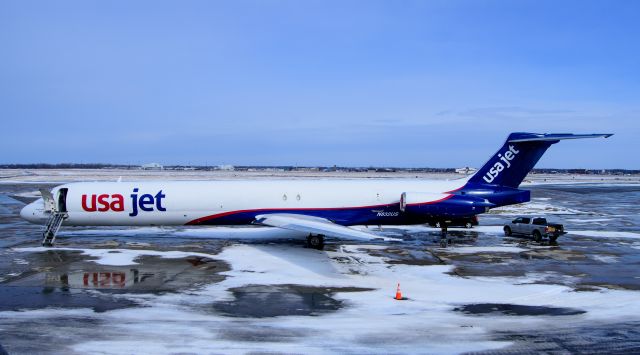 McDonnell Douglas MD-88 (N832US)