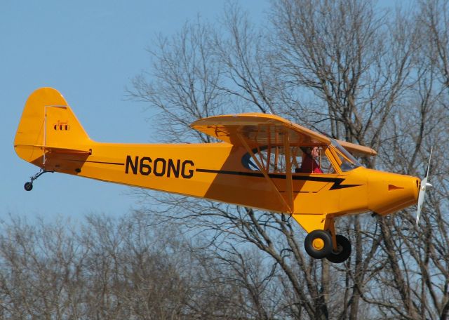 Piper L-21 Super Cub (N60NG) - Landing on 14 at the Downtown Shreveport airport.