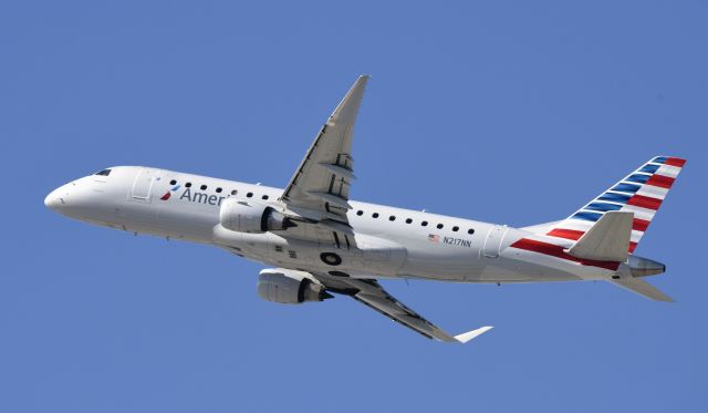 Embraer 175 (N217NN) - Departing LAX