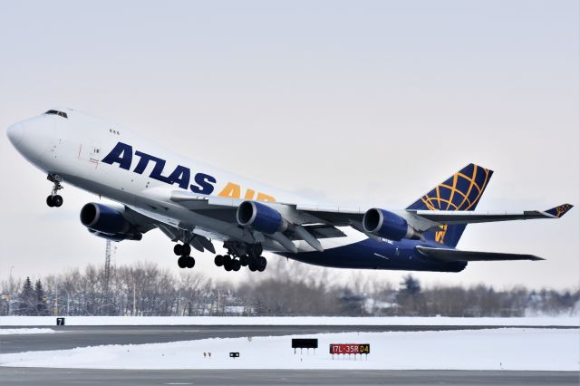 Boeing 747-400 (N475MC) - Atlas Air Boeing 747-47U(F) departing YYC on Mar 8.