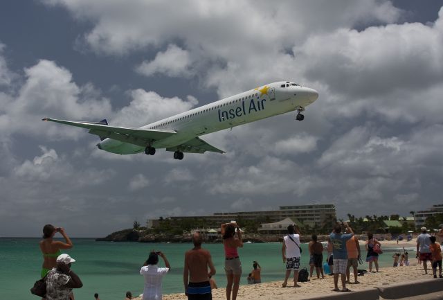 McDonnell Douglas MD-82 (PJ-MDD) - MCDONNEL DOUGLAS MD-82