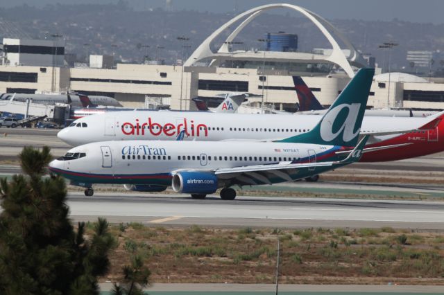 Boeing 737-700 (N176AT) - LANDED