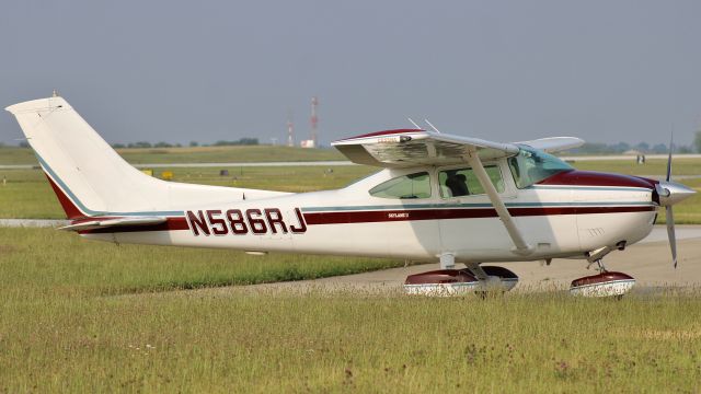 Cessna Skylane (N586RJ) - A classy looking 182 sitting on the ramp outside the terminal. br /br /N586RJ. 1981 Cessna 182R Skylane. Private. KVPZ. 6/17/23. 