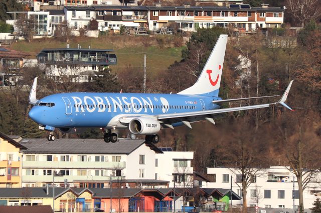 Boeing 737-800 (G-TUKN)