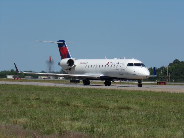 Canadair Regional Jet CRJ-200 (N8930E)