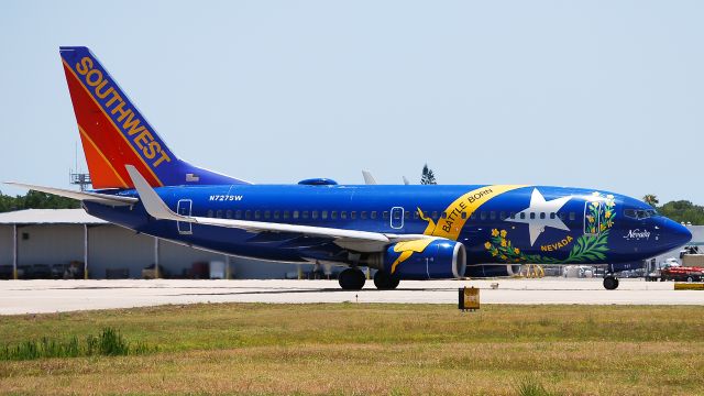 Boeing 737-700 (N727SW)