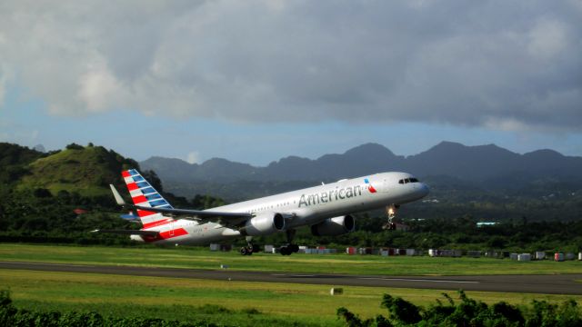 Boeing 757-200 (N175AN)