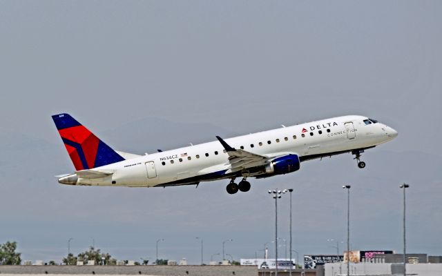 Embraer 170/175 (N634CZ) - N634CZ 2008 EMBRAER-EMPRESA BRASILEIRA DE ERJ 170-200 LR s/n 17000246 Compass Airlines Embraer ERJ-175LR (Delta Airlines) - Las Vegas - McCarran International Airport (LAS / KLAS)br /USA - Nevada August 19, 2015br /Photo: Tomás Del Coro