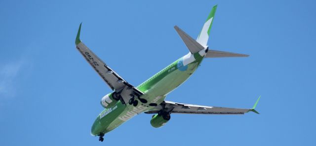 Boeing 737-700 (ZS-ZWD) - Visiting friends in Cape Town, and the apartment was on the flight path of aircraft on landing approach at Cape Town Airport, South Africa.