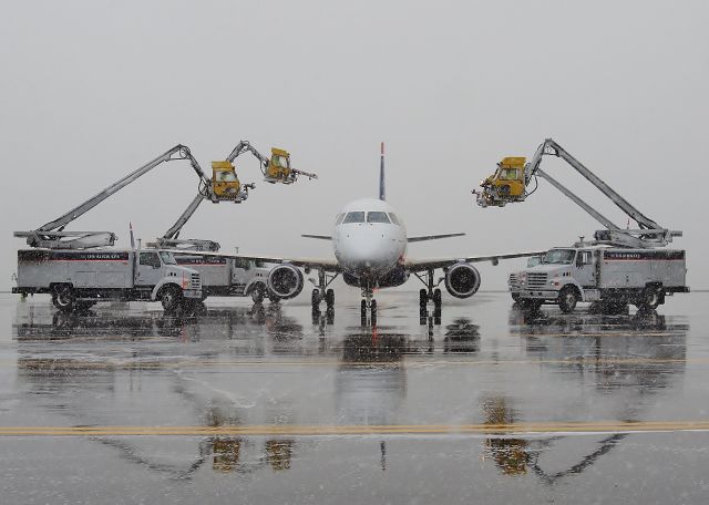 Embraer ERJ-190 (N963UW) - CACTUS deicing operations @ KBOS Logan J-Pad on FlightAware.Com !br / 03/07/13 1st picture ever uploaded of N963UW on the site