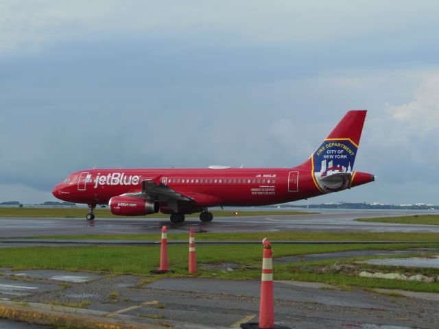 Airbus A320 (N615JB) - B62232 Rwy 30 departure to KJFK.