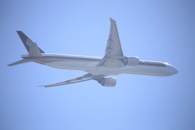 BOEING 777-300ER (9V-SWK)